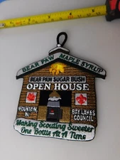 BOY SCOUTS BSA PATCH BAY LAKES COUNCIL BEAR PAW SUGAR BUSH MAPLE SYRUP BADGE