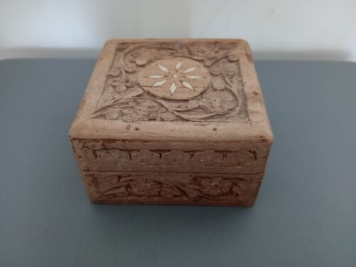 Small Handmade Vintage Square Ornately Carved Wooden Hinge Jewellery Trinket Box - Picture 1 of 8