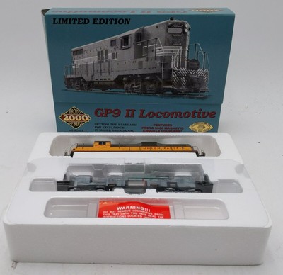 Proto 2000 23623 HO Scale Union Pacific GP9 Diesel Locomotive #284 MT/Box