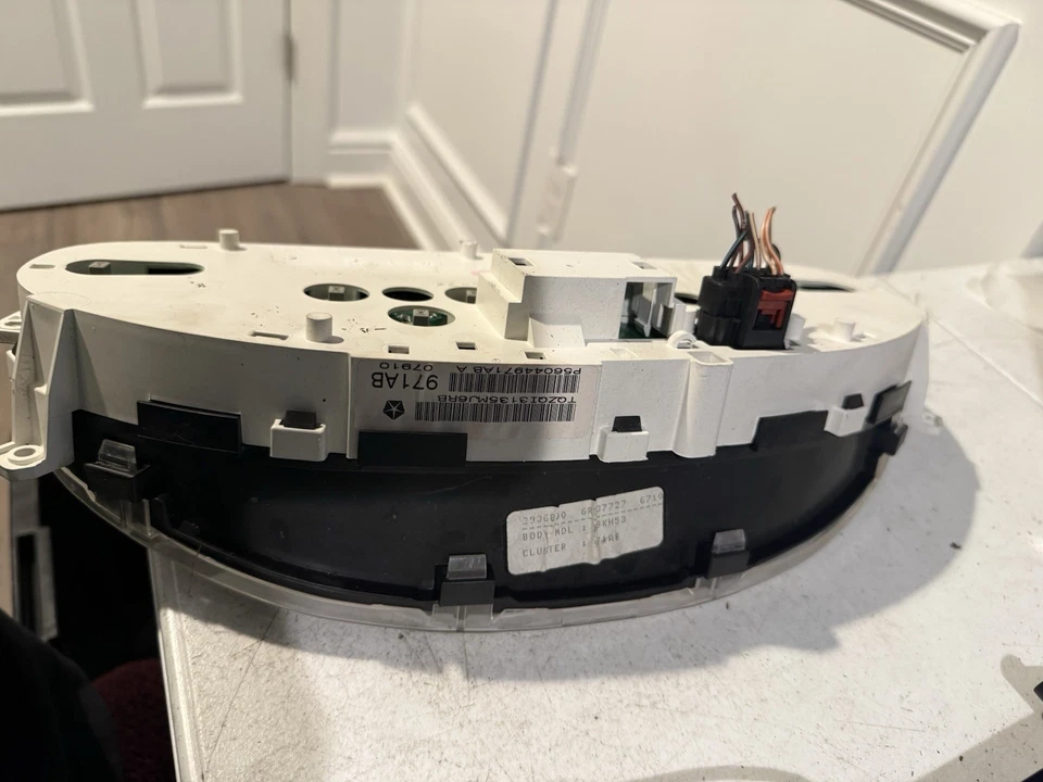 Dodge Grand Caravan Cluster 2006 velocímetro 56044971AB - millas 82.295 Foto 4 de 4