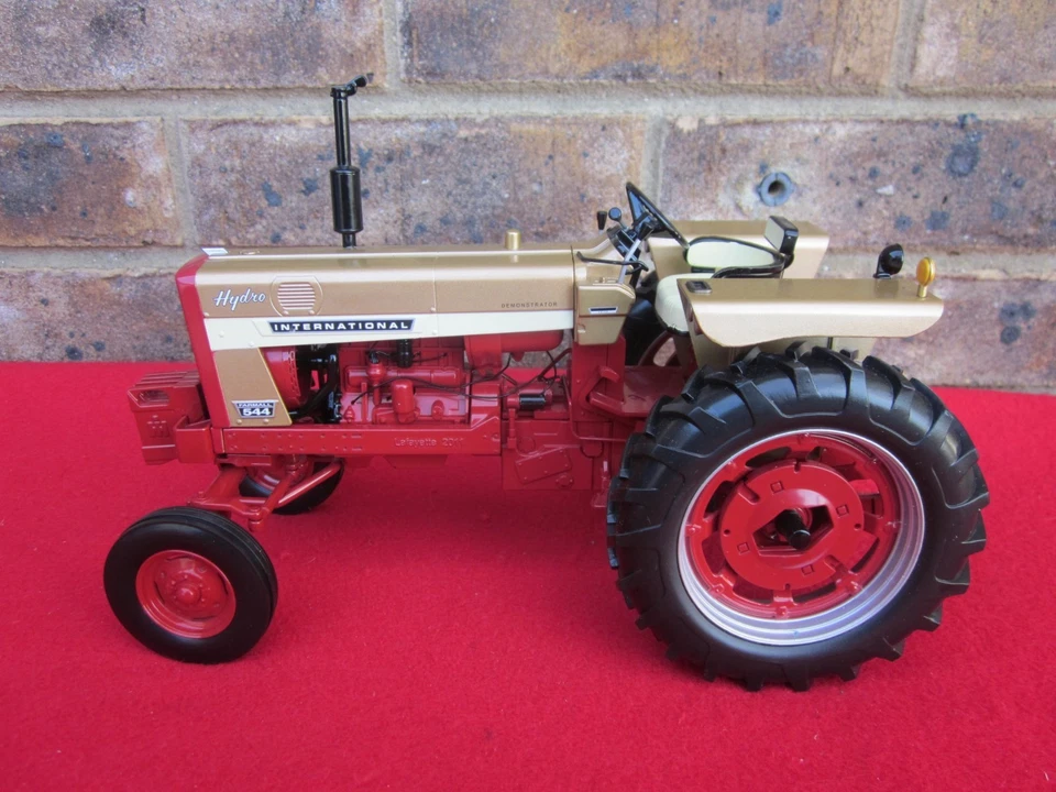 SpecCast IH Farmall 544 Hydro Gold Demonstrator Tractor 1:16 Scale 2011 Toy Show - Image 3 of 4