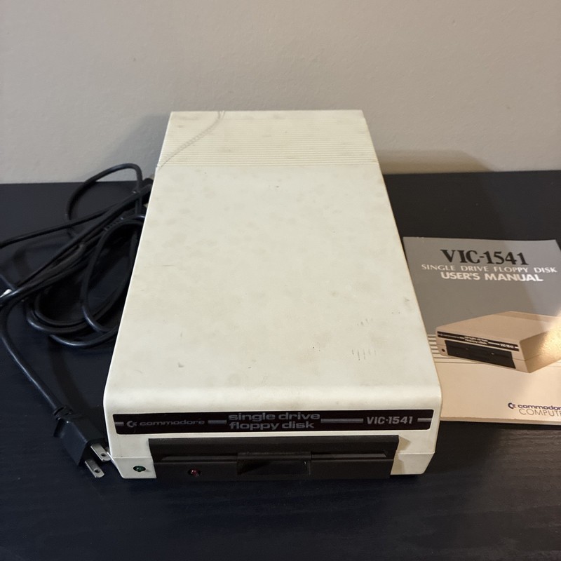 Commodore VIC-1541 Floppy Disk Drive TESTED WORKS W User Manual & Cords 1541