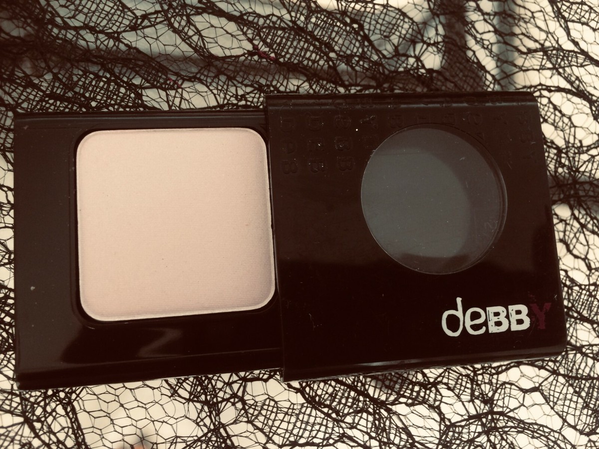 Fard à Paupières Mono DEBBY COLORCASE - Teinte 01 Argenté - Riche En Pigments