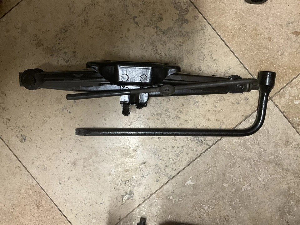 Macaco Fiesta 2000-2011 Ford Focus.08-19 com chave fabricante de equipamento original - Imagem 2 de 4