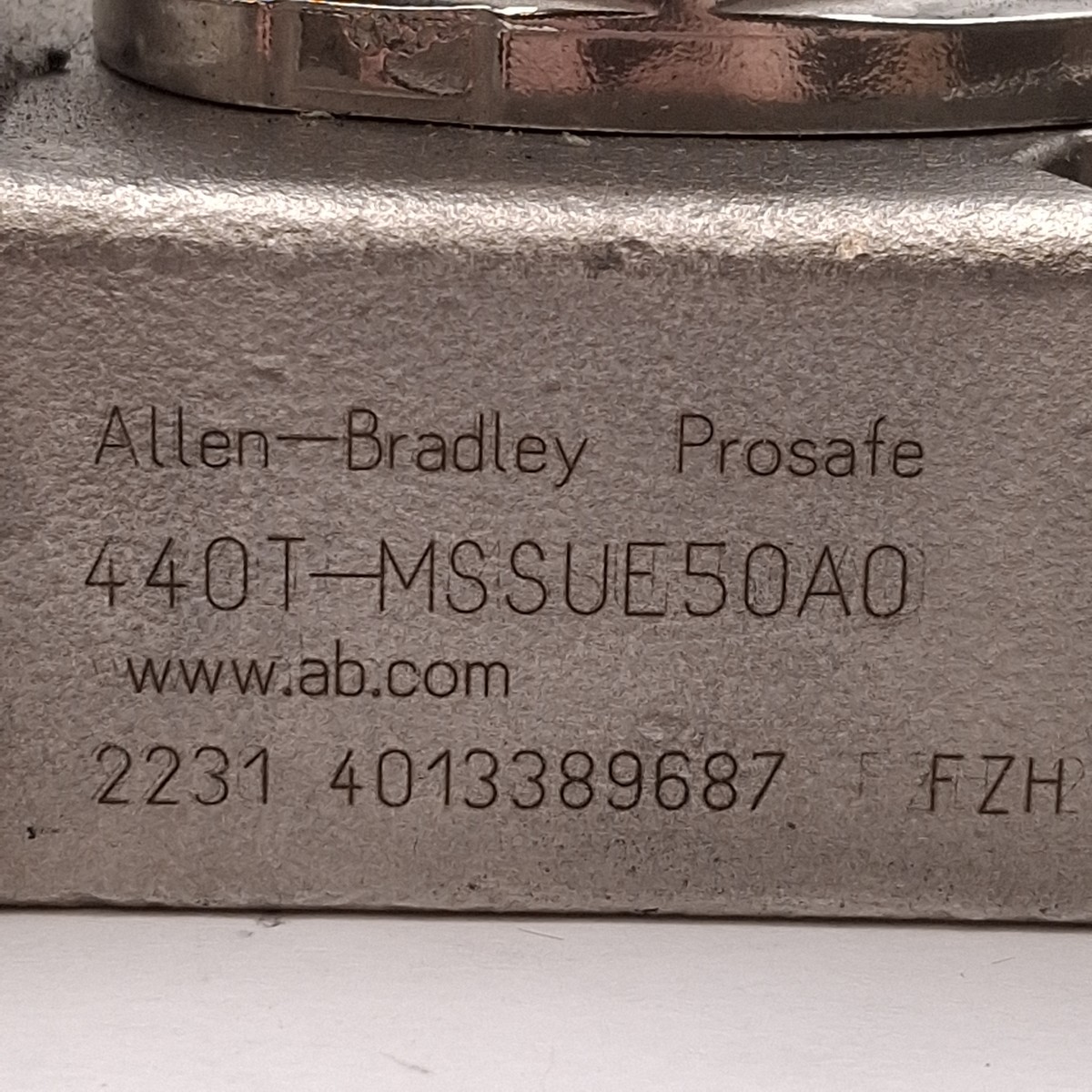 Allen Bradley 440T-MSSUE50 Guardmaster Trapped Key Interlock 2NC+ 