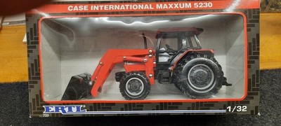 CASE International MAXXUM 5230 mit Frontlader - Ertl - Art. 733 ; 1:32 - Selten