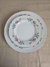 Paragon Bridal Rose Plates 2 x 27cm, 2 x 20.5cm Perfect Condition