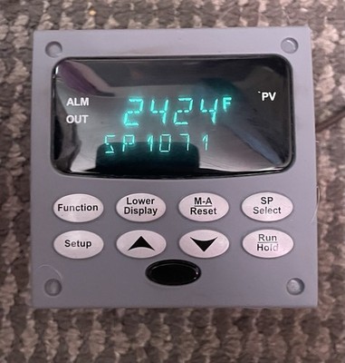 Honeywell UDC2500.                      DC2500-E0-1L00-100-10000-00-0 CONTROLLER