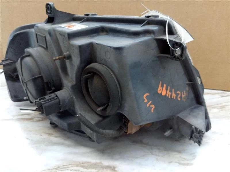 Used Left Headlight Assembly fits: 2005 Lincoln Navigator xenon HID headlamps Le - Image 4 of 4