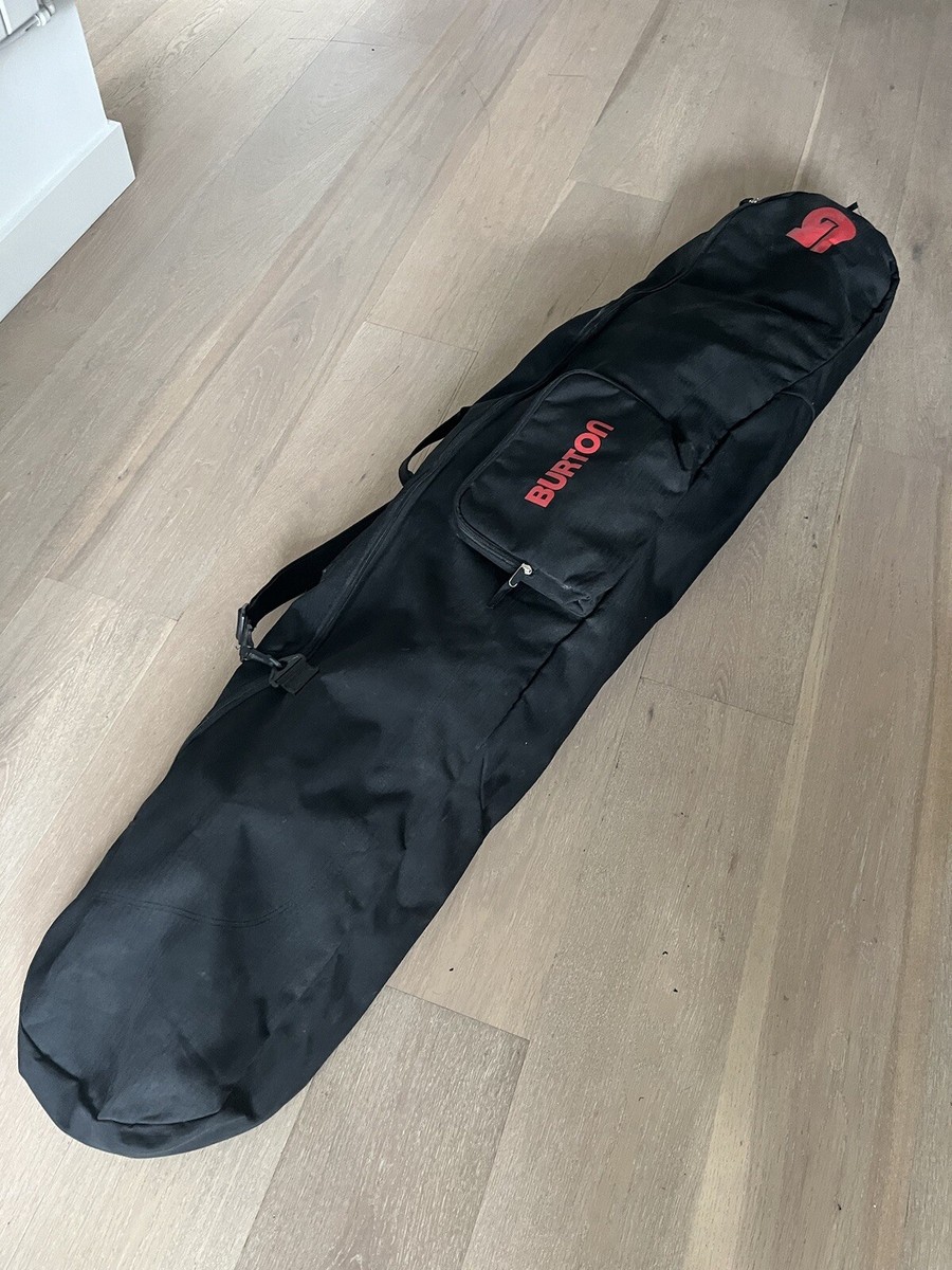 Burton Blunt 158 V-Rocker Snowboard. Burton Carry Bag Included