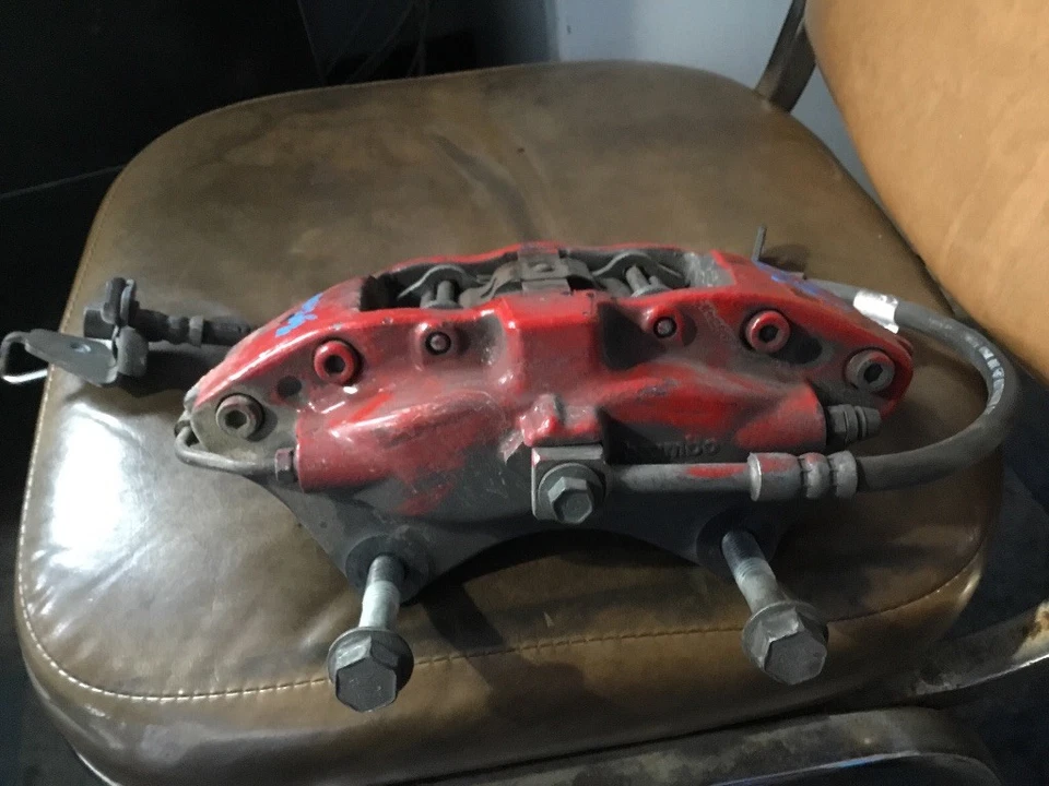 Chevy Camaro Brembo 2012 pasajero delantero derecho derecha pinza de freno roja Foto 3 de 4