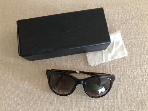 Sunglasses FENDI FE40073U 01A 52-21 Black in stock, Price 244,58 €