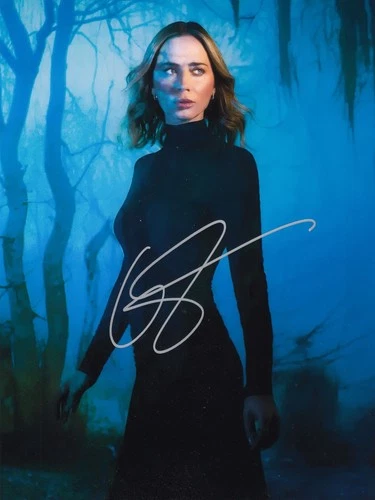 Emily Blunt  Signed Auto 8 x 10  Photograph