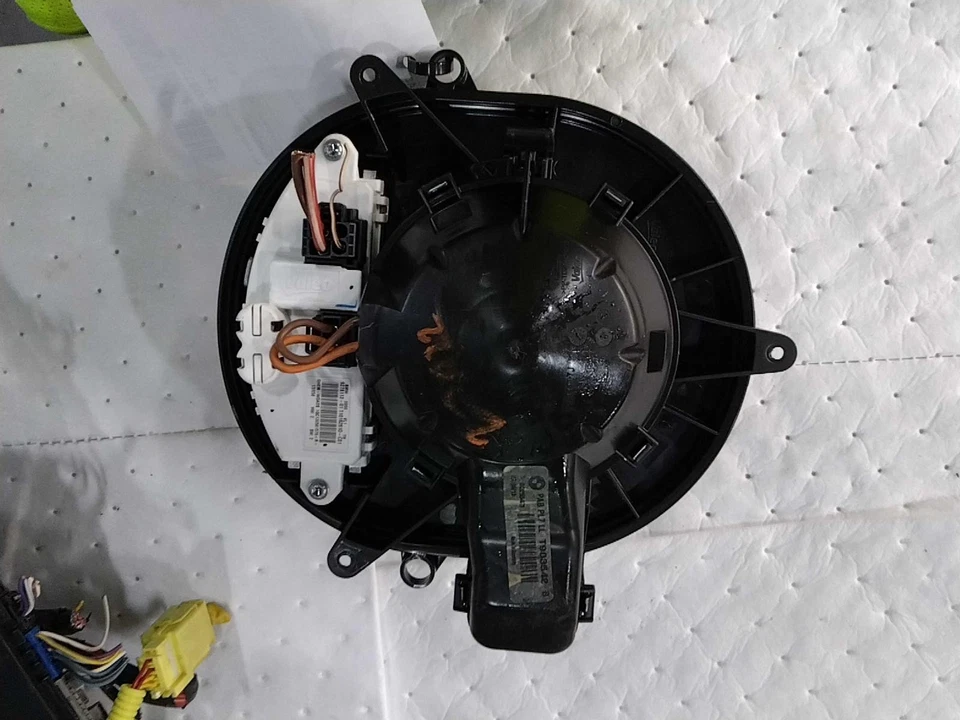 Motor de soprador HVAC usado serve: 2013 BMW 328I grau A - Imagem 2 de 4