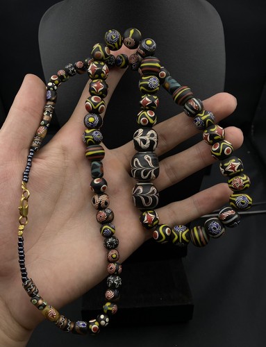 Filo di perle in vetro africano vintage 129 grammi rara perla di vetro colorata - Foto 5 di 5