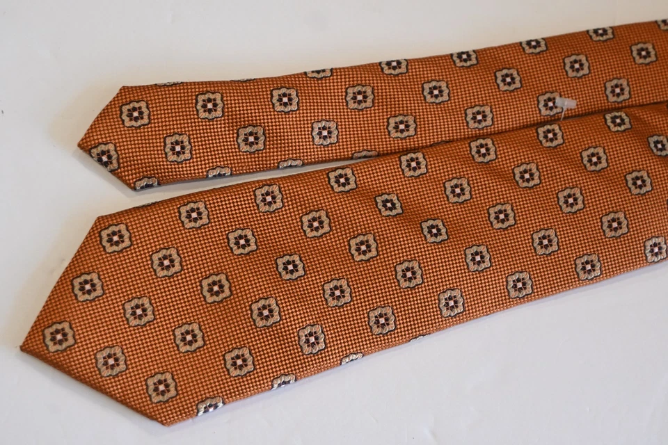 CHARLES TYRWHITT ORANGE SILK MEN'S Neck Tie W: 3 1/2 " BY L:59 " MADE IN CHINA - Image 2 of 3