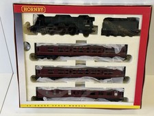 Hornby R2195M OO Gauge A3 The Master Cutler Train Pack Locomotive & Coaches