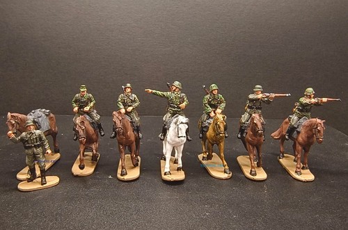 MINITURE Hand Painted Caesar 1/72 WWII German Cavalry Scout Squad soldiers - Picture 2 of 3