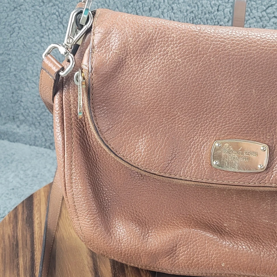 Bolso Bandolera Michael Kors Bedford Cuero Mediano Marrón Convertible de Hombro Foto 4 de 4