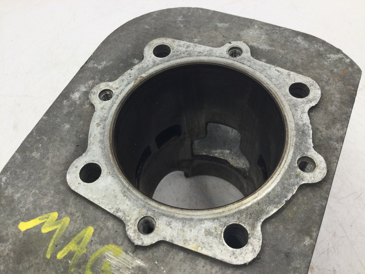Yamaha Jug Cylinder Mag Right 1984-1999 Phazer 480F PZ480 E Yamaha Jug Cylinder Mag Right 1984-1999 Phazer 480F PZ480 E