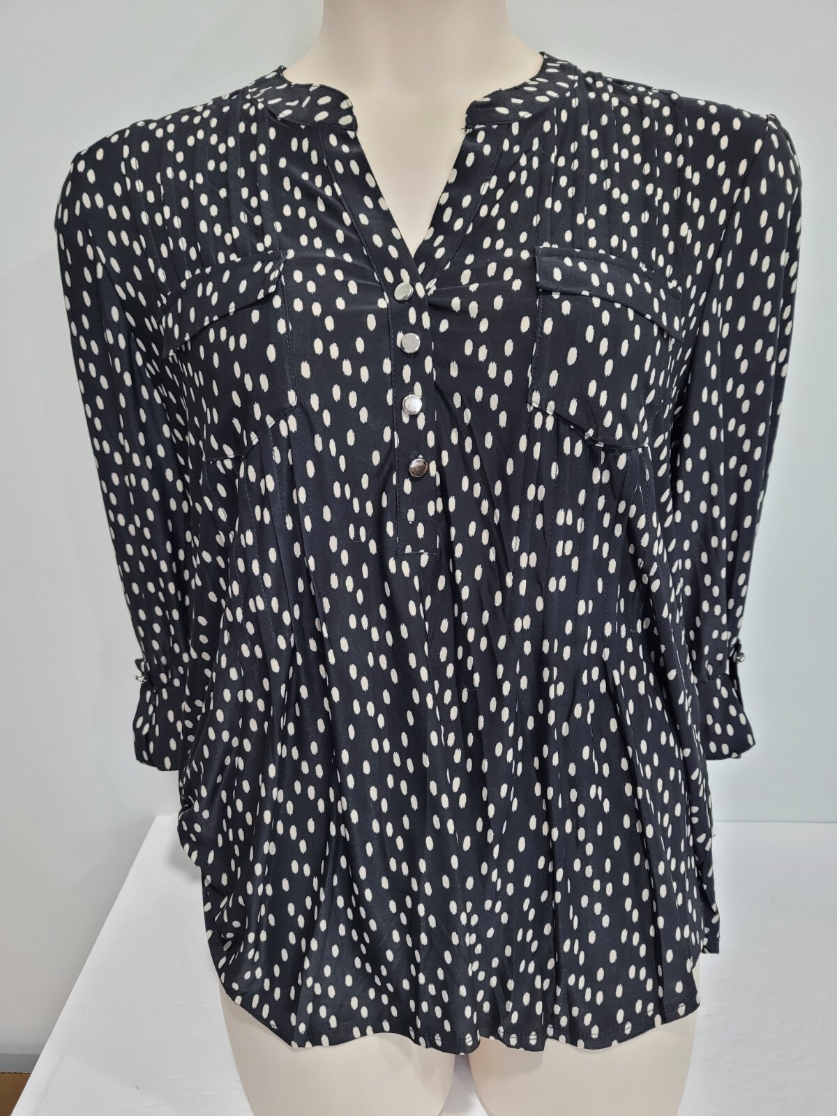 NWT Women's Pin Tucked and Pleated Beautiful 3/4 Sleeve Blouse