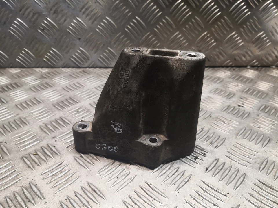 CHRYSLER 300C Left Side Engine Mount Bracket 04578181aa 3.0 CRD Diesel - Image 2 of 4