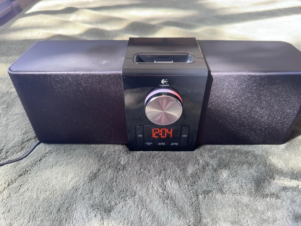 Base de altavoz portátil Logitech Pure-Fi Express Plus S-00067 para iPod y iPhone Foto 2 de 4