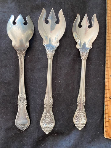 1     KING EDWARD  STERLING SILVER ICE CREAM  FORK BIDDING ON 1 WITH 3 AV. EACH