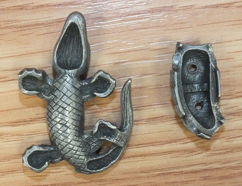 Beautiful Set of Genuine TORINO Pewter Alligator Earrings on Holder & Necklace - Picture 5 of 9
