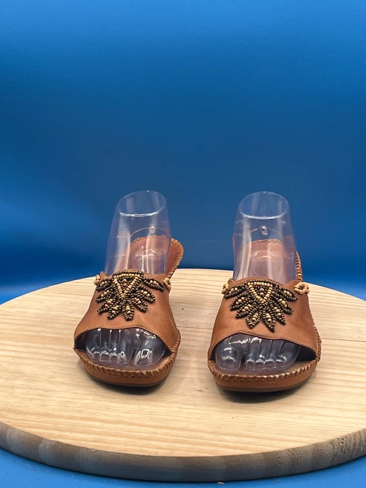 Sandalia de cuña artesanal Clarks Empress para mujer talla 9,5 cuero marrón con cuentas sin cordones Foto 4 de 4