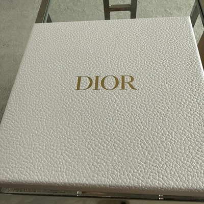 Christian Dior Geschenkset Weiß Hände Lippen Körper Creme Kofferanhänger Schlafmaske 