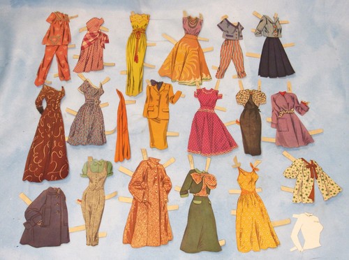Vintage 1950's Elizabeth Taylor Paper Dolls with 42+ Outfits - Picture 3 of 5