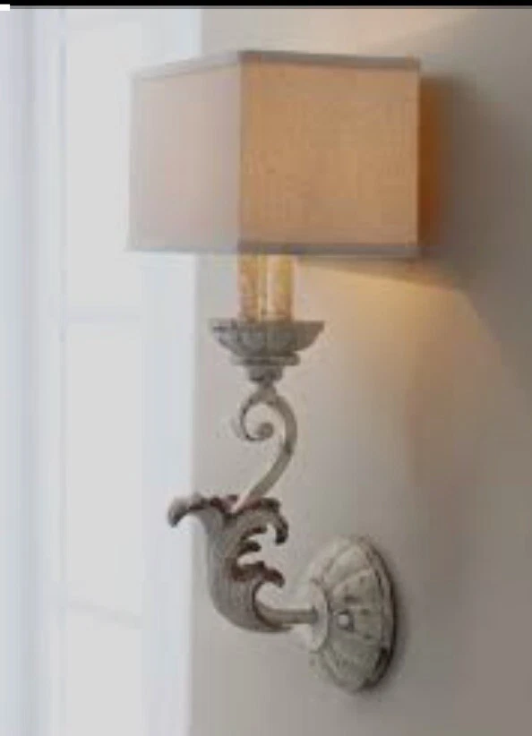 Par de lámparas apliques de pared parisinas acanto de Horchow nuevas en caja Foto 2 de 4