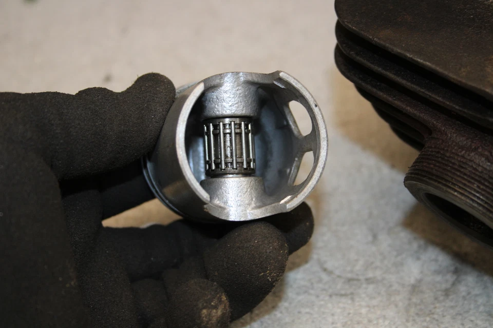 Yamaha RD60 1974 motor cilindro de extremo superior con pistón de gran tamaño de 42,50 mm 1519 AAE Foto 4 de 4