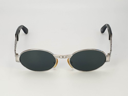 Gianni Versace Vintage S43 1996 Silver Medusa Sunglasses - Picture 3 of 15