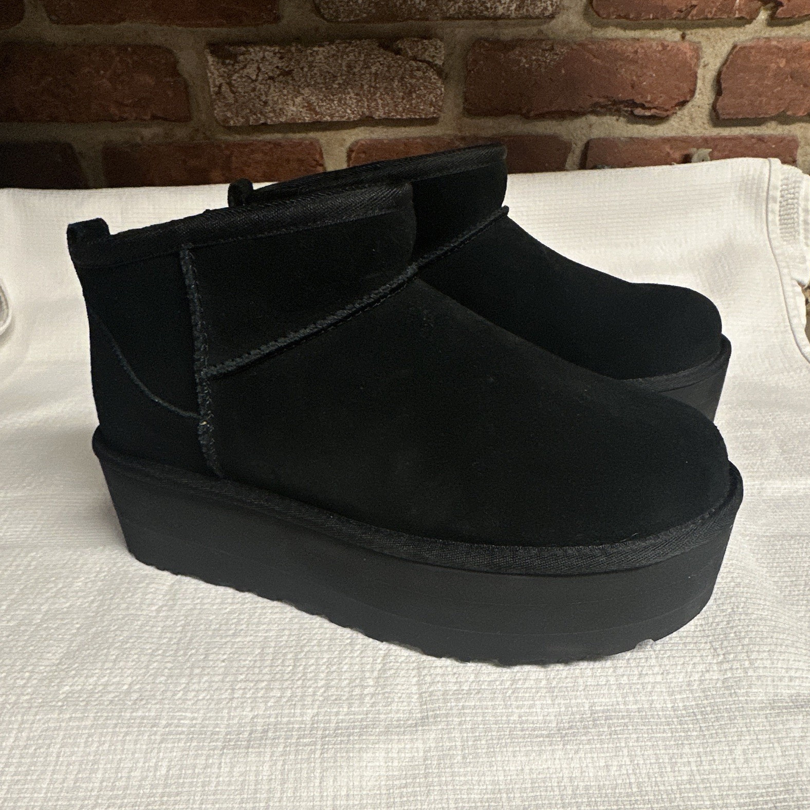 UGG Classic Ultra Mini Platform Black Suede Wool Lined Ankle Boots Women US 8