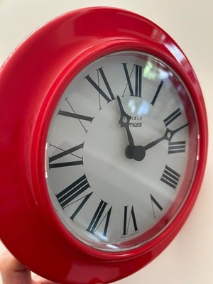 Kienzle Boutique Wanduhr rot Vintage Design Uhr Made in Germany