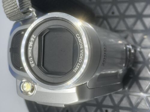 CANON FS100 Digital Camcorder Camera 45x 2000x Zoom 2.7" LCD With Memory Card - Picture 10 of 10
