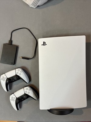 PS5 Digital Edition+ 2 Dualsense Controller+ Seagate 1TB + 4-Fach USB Stecker