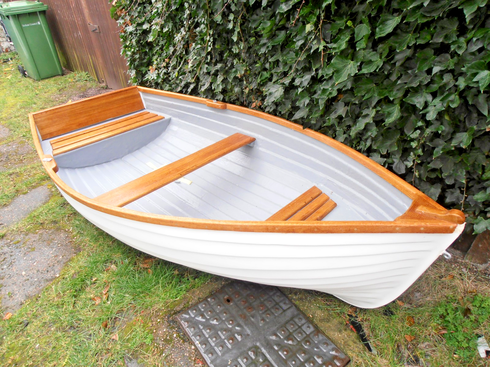 10ft clinker,rowing boat,fishing boat,dinghy,tender, high spec £100 ...