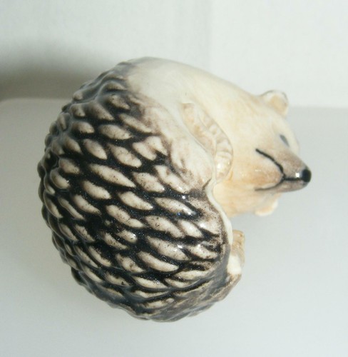 Klima Miniature Porcelain Animal Figure Hedgehog Curled on Side K889 - Picture 2 of 4