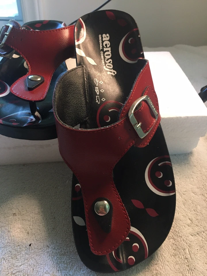 Aerosoft Women's Us 8 Sandals Emoji T-Strap Adjustable Buckle Burgundy A0892 - Image 2 of 4