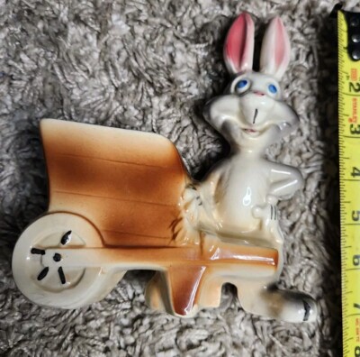 VINTAGE WARNER BROTHERS CARTOONS PORCELAIN BUGS BUNNY PLANTER! 7 X 6