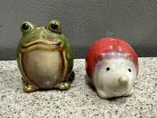 Kitschy Frog & Hedgehog Small Salt & Pepper Shakers in Great Condition