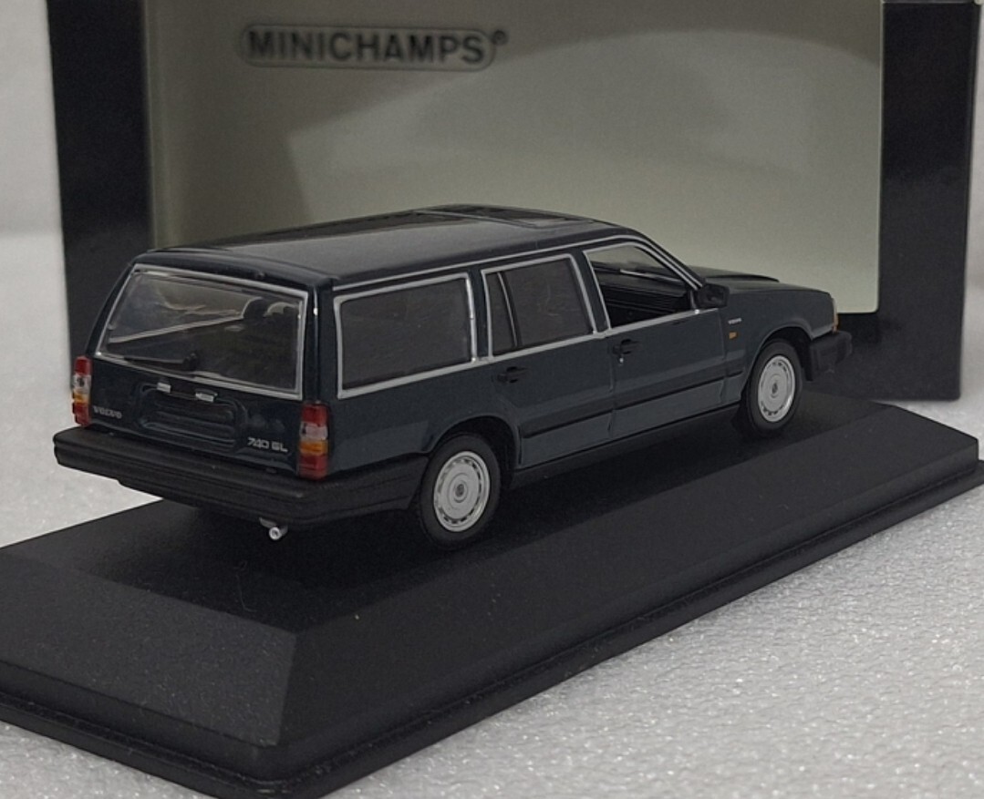 Volvo 740 GL Break 1986 Green Metallic 1:43 Minichamps 400171710