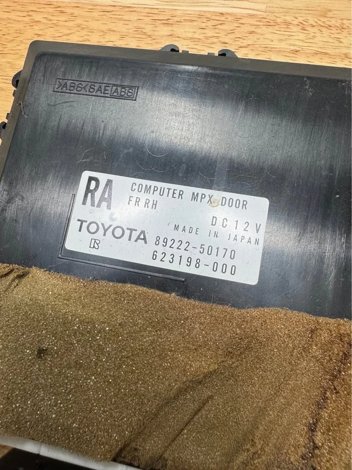 Módulo de controle multiplex Lexus LS430 2001 - 2003 - dianteiro/traseiro/motorista/passageiro - Imagem 2 de 4