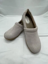BOC Slip On clog Sz 8M Suede Nude Z11401 CCAL16