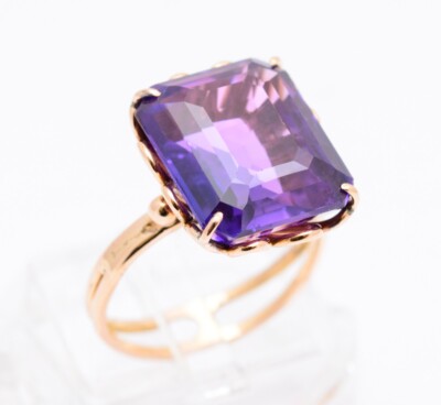 Vintage Ring 9 kt Gelbgold massiv & großer lila laborgefertigter Saphir Größe K1/2