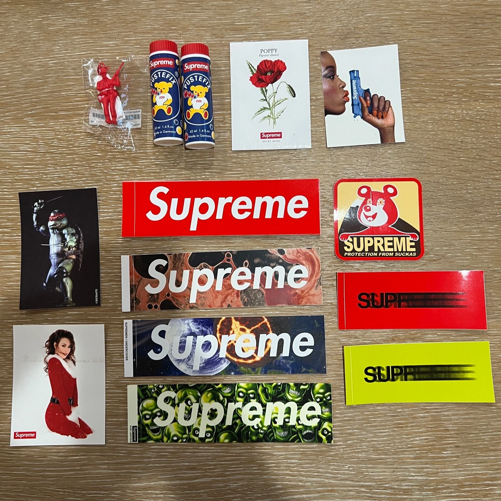 Autocollants et accessoires SUPREME ! 