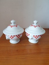 Deux pots à couvercle céramique blanc damassé rouge anses tête de lion G. Lethu